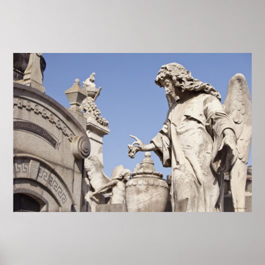 Poster Statue d'angle près dans le cimetière de La Recole (Devant)