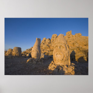 Poster Statues de dieux colossales gardant les 2
