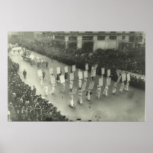 Poster Suffragists Marching in New York City (Devant)