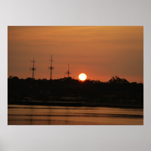 Poster Sun Setting Behind the Pirate Ship Poster.... (Devant)