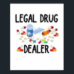 Poster T-shirt revendeur de drogue juridique<br><div class="desc">Avez-vous un petit ami ou une petite amie pharmacienne ? Voulez-vous lui offrir un cadeau amusant ? Si c'est le cas, cette grande conception de "Légal Drogue Concessionnaire Pharmacie" est pour vous. Drôle cadeau en pharmacie pour pharmacien ou technicien en pharmacie. Parfait pour les techniciens en pharmacie ou le personnel...</div>