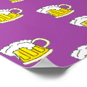 Poster Tasse à bière mousseuse sur violet (Coin)