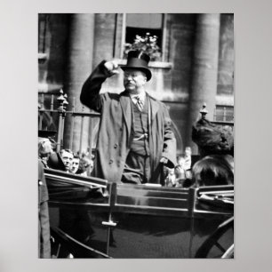Poster Teddy Roosevelt A Mis Son Casquette À La Foule