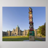 Poster Totem pole at the Parliament building in (Devant)