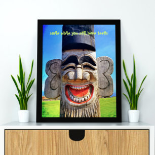 Poster Totem Wood Face Photo Smile with Teeth Citation