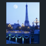 Poster Tour Eiffel à Dusk<br><div class="desc">lever de lune au-dessus de la passerelle bondée | Accuser non | ID d'actif : 91956328</div>