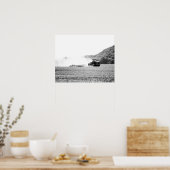 Poster Tracteur de ferme noir et blanc fonctionnant dans  (Cuisine)