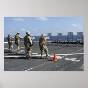Poster Train de policiers militaires avec le Berretta M9