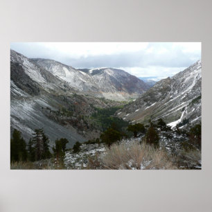 Poster Traverser les montagnes enneigées de la Sierra Nev