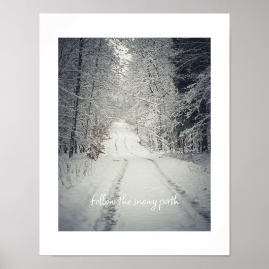 Poster Traverser une forêt d'hiver enneigée (Devant)