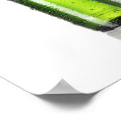 Poster Trois bouteilles de bière verte sur arrière - plan (Coin)