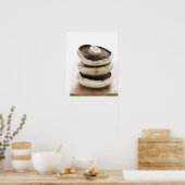 Poster Trois champignons plats en tas sur une planche en  (Cuisine)