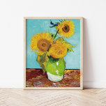 Poster Trois tournfleurs | Vincent Van Gogh<br><div class="desc">Impression d'affiches en beaux-arts de Three Sunflowers (1888) par l'artiste néerlandais Vincent Van Gogh. L'oeuvre originale est une huile sur toile représentant une vie calme de tournesols jaunes brillants contre un arrière - plan turquoise. Cliquez sur Customiser pour modifier la taille de l'affiche ou personnaliser la conception.</div>