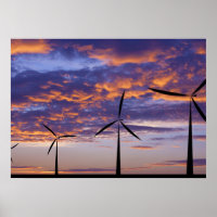 Turbine de moulin à vent au coucher du soleil