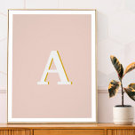 Poster Typographie Vintage du Monogramme initial<br><div class="desc">Un design initial minimaliste simple utilisant une typographie rétro vintage en blanc avec une ombre dorée sur un arrière - plan rose vif. La lettre peut facilement être customisée pour créer votre propre design monogramme!</div>