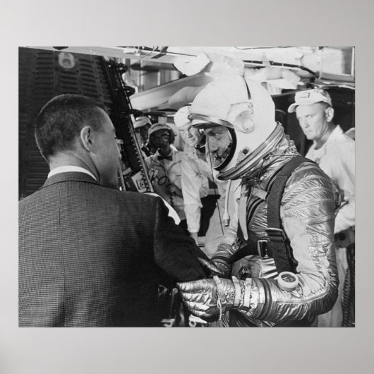 Poster Un astronaute se prépare à être introduit dans Fre (Devant)