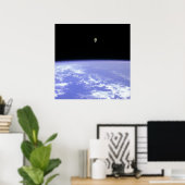 Poster Un astronaute utilise une unité de manutention dan (Bureau à domicile)