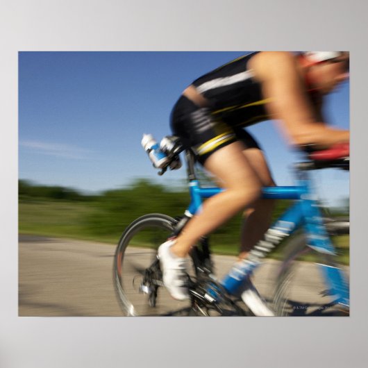 Poster Un athlète masculin qui s'entraîne pour un triathl (Devant)