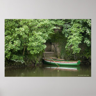Poster Un Bateau De Rangée Roulait À Certains Escaliers L