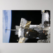 Poster Un engin spatial Soyouz ancré (Devant)