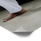 Poster Un garçon (15 ans) dans un Karate Uniform avec (Coin)