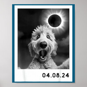 Poster Un Goldendoodle Chien de Totalité d'Éclipse Solair