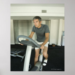 Poster Un homme s'entrainant dans une salle de gym 2