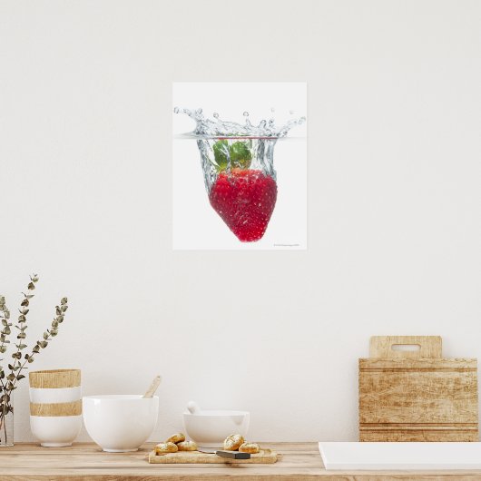 Poster Un jus de fraise biologique mûre éclaboussant (Cuisine)