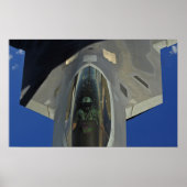 Poster Un Raptor F-22 reçoit du carburant d'un KC-135 (Devant)