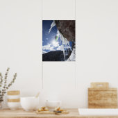 Poster Un snowboardeur mâle saute d'une cascade de glace (Cuisine)