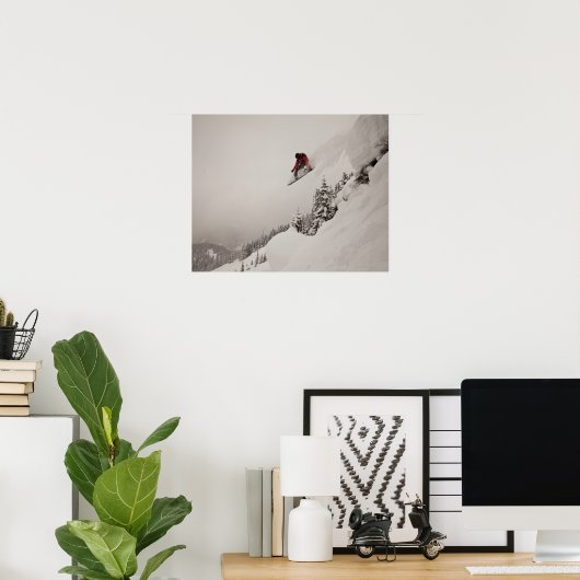 Poster Un snowboardeur saute d'une falaise en poudre dans (Bureau à domicile)