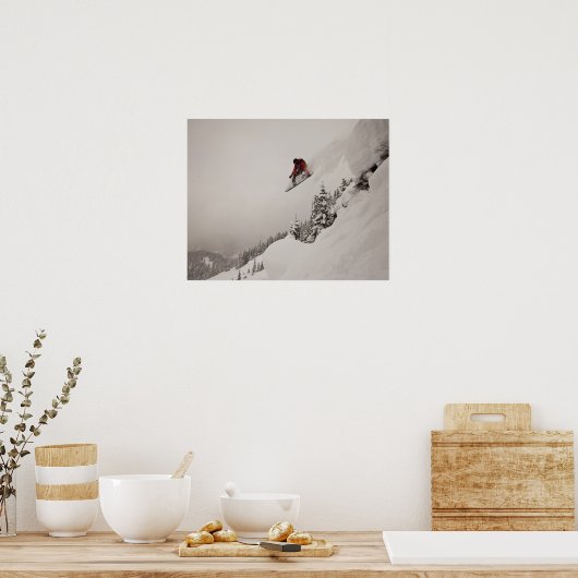 Poster Un snowboardeur saute d'une falaise en poudre dans (Cuisine)