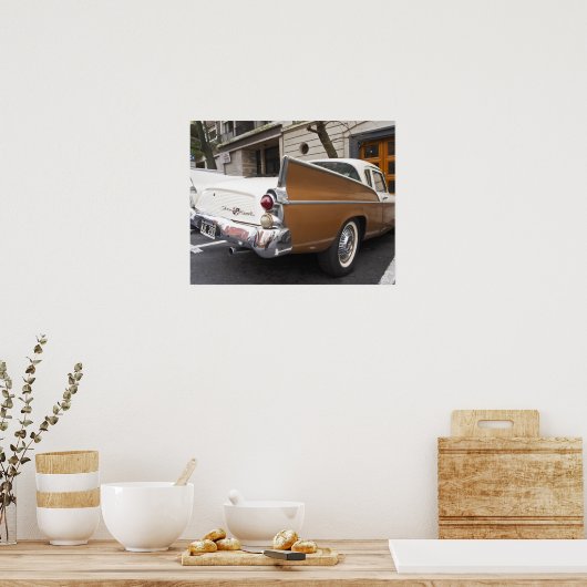 Poster Un Studebaker Silver Hawk Classic Car garé sur un (Cuisine)