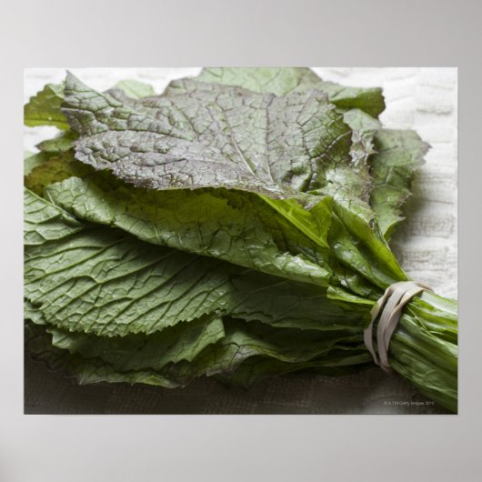 Poster Un tas de verdure de moutarde fraîche, d'un fermie (Devant)