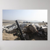 Poster Un US Marine tire un mortier à Salinas, Pérou (Devant)