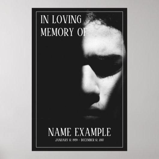 Poster Un visage endormi dans une demi-ombre (Devant)