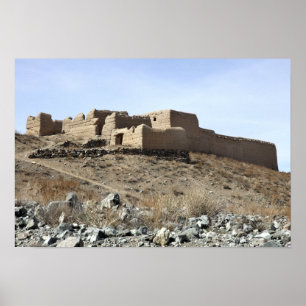 Poster Une enceinte fortifiée dans le village d'Akbar Kh