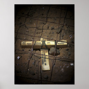 Poster Une équipe de réparation de route place une croix