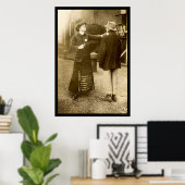 Poster Une femme de la police qui fait une arrestation 19 (Bureau à domicile)