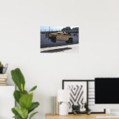 Poster Une grue monte un M998 Humvee (Bureau à domicile)