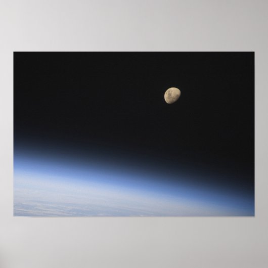 Poster Une lune géante visible au-dessus de l'atmosphère (Devant)