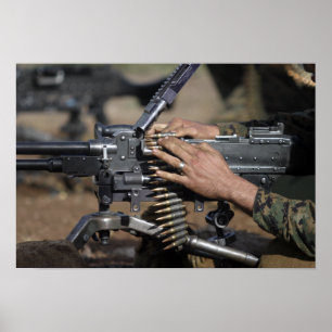 Poster Une marine charge heure du matin - mitrailleuse