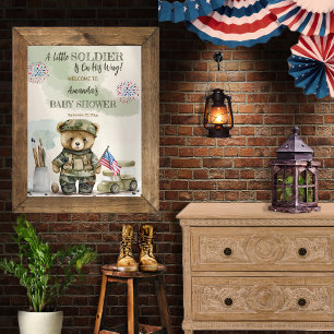 Poster Une petite douche pour bébé ourson soldat