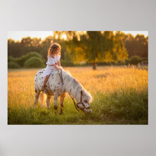 Poster Une petite fille et son poney