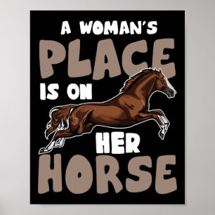 Poster Une Place Femme Est Sur Son Cheval - Cheval Equest
