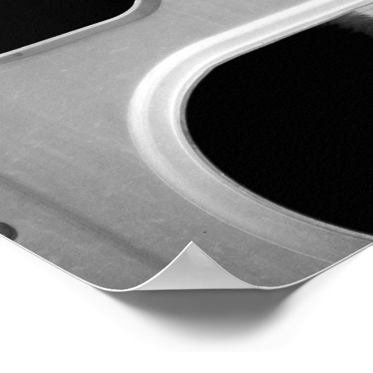 Poster Vache noire et blanche regardant à travers un cami (Coin)