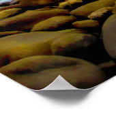 Poster Vagues s'écrasant sur les rochers riverains (Coin)