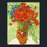 Poster Vase avec Cornflowers et Poppies, Van Gogh<br><div class="desc">Peinte en 1886, cette huile sur toile se caractérise par un parfait mélange de couleur et de brosse. Contre un arrière - plan bleu peint à peine, Van Gogh a peint un vase avec un bouquet de fleurs de maïs bleues intensément colorées, de pavots rouge vif et de marguerites blanches...</div>