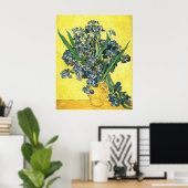 Poster Vase avec iris contre arrière - plan jaune (Bureau à domicile)