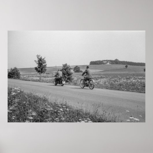 Poster Vélo de remorquage de moto noir et blanc 1968 (Devant)